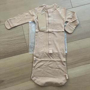 NWT Goumi Kids Sandstone Baby Gown SZ 0-3 mo Snap Bamboo Tan Sleeper Jamms